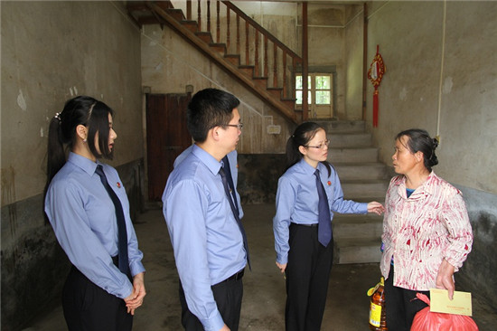 莆田市荔城区检察院青年检察官走访慰问困难群