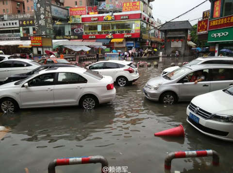 广州下午转雷阵雨 今早大水漫入长湴地铁站