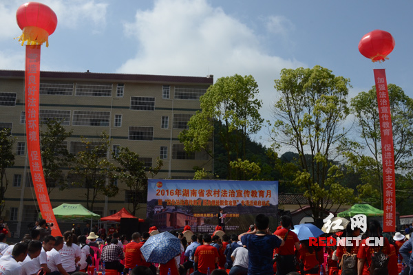 2016年湖南省农村法治宣传教育月活动在湘西