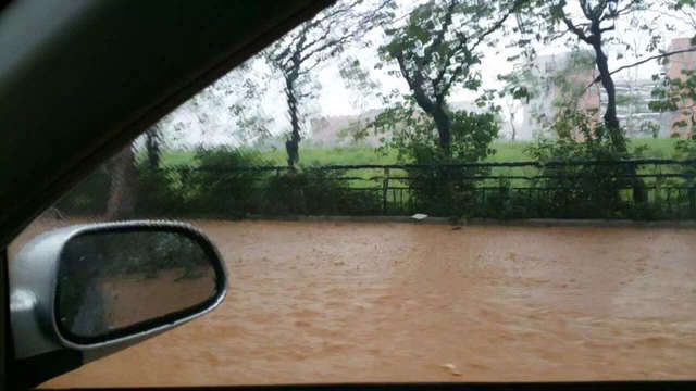 广州下午转雷阵雨 今早大水漫入长湴地铁站