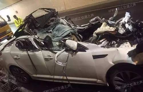 真的不怕死?来看看开车玩手机的后果……