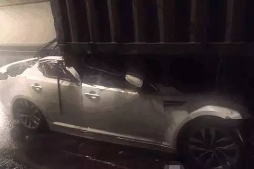 真的不怕死?来看看开车玩手机的后果……