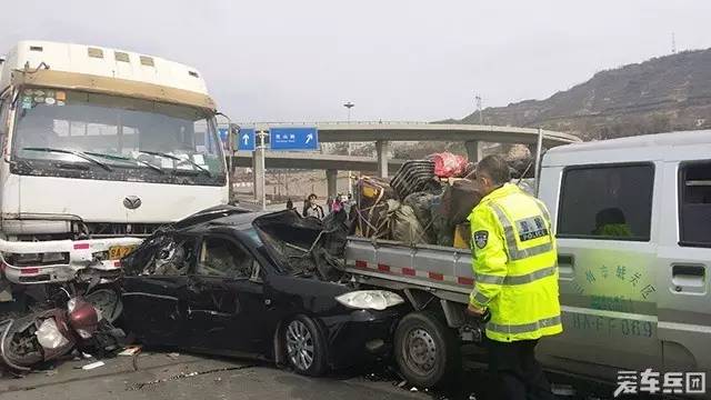 避开恐怖的大货车 这样开车可以减少危险