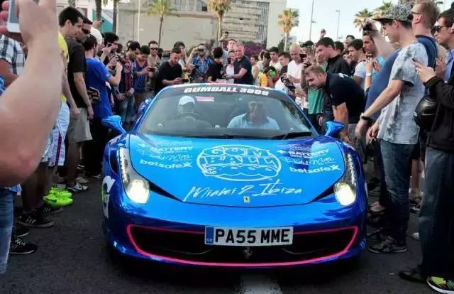 看了这场车赛,才明白天朝超壕们有多普通