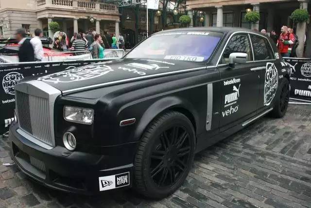 看了这场车赛,才明白天朝超壕们有多普通