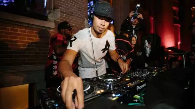 看了这场车赛,才明白天朝超壕们有多普通