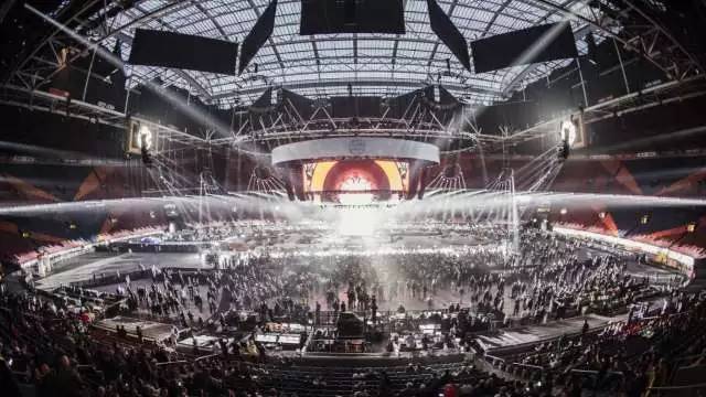 看了这场车赛,才明白天朝超壕们有多普通