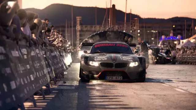 看了这场车赛,才明白天朝超壕们有多普通