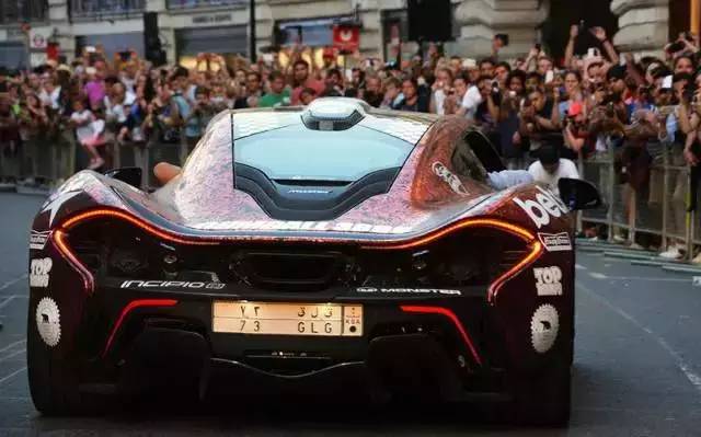 看了这场车赛,才明白天朝超壕们有多普通