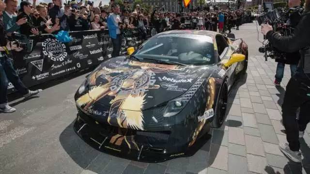 看了这场车赛,才明白天朝超壕们有多普通