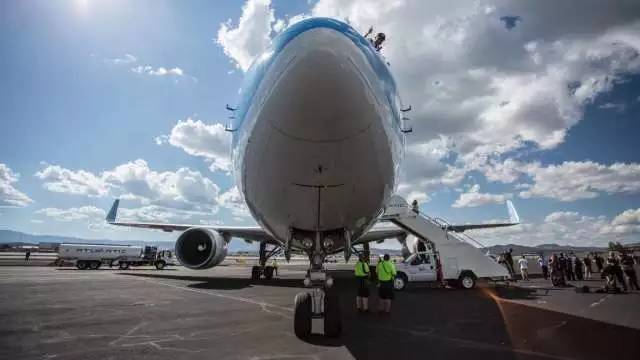 看了这场车赛,才明白天朝超壕们有多普通