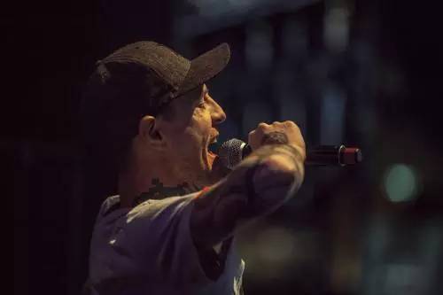 看了这场车赛,才明白天朝超壕们有多普通