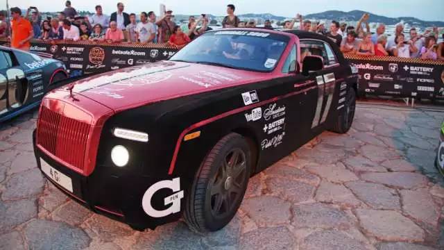 看了这场车赛,才明白天朝超壕们有多普通