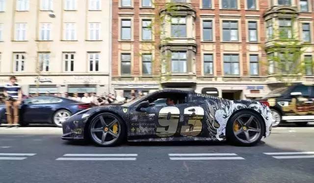 看了这场车赛,才明白天朝超壕们有多普通