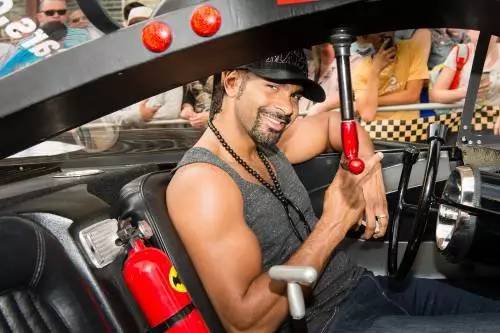 看了这场车赛,才明白天朝超壕们有多普通