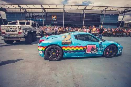 看了这场车赛,才明白天朝超壕们有多普通