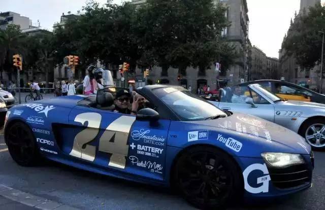 看了这场车赛,才明白天朝超壕们有多普通