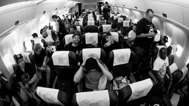 看了这场车赛,才明白天朝超壕们有多普通