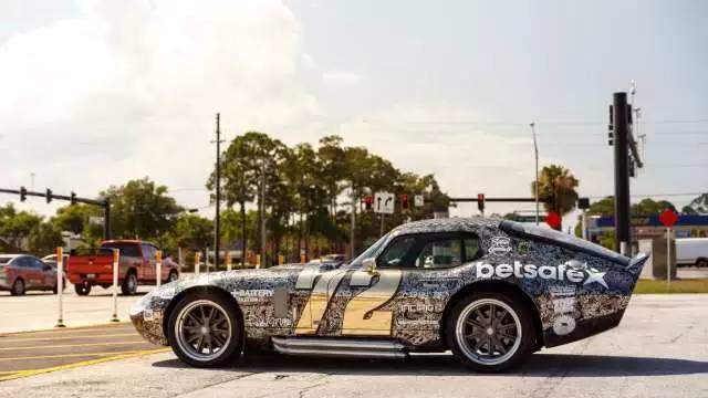 看了这场车赛,才明白天朝超壕们有多普通