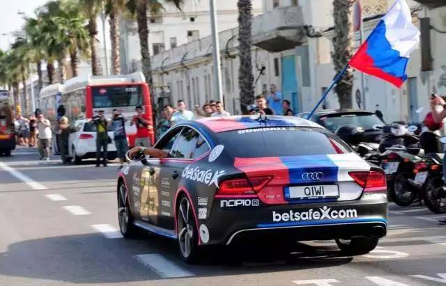 看了这场车赛,才明白天朝超壕们有多普通