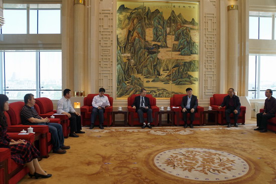 中国地质博物馆接受国际地质科学联合会荣誉奖