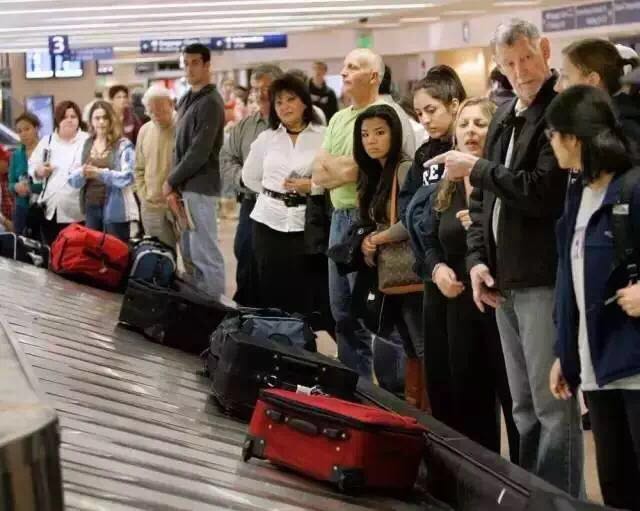 www.fz173.com_出国留学第一次乘飞机行李托运有何优惠。
