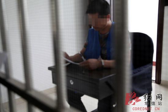 一浏阳人买花炮屡次诈骗 假劳力士冲抵9万元货