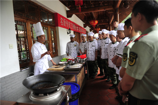 名厨传技艺香飘八闽 灶台展风华服务官兵