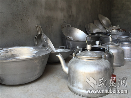 竹山独臂哥成水壶制作达人 实现创业脱贫梦(