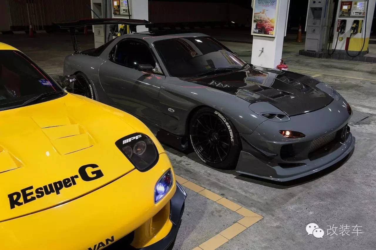 劫油不劫色,日系性能车深夜包围加油站!