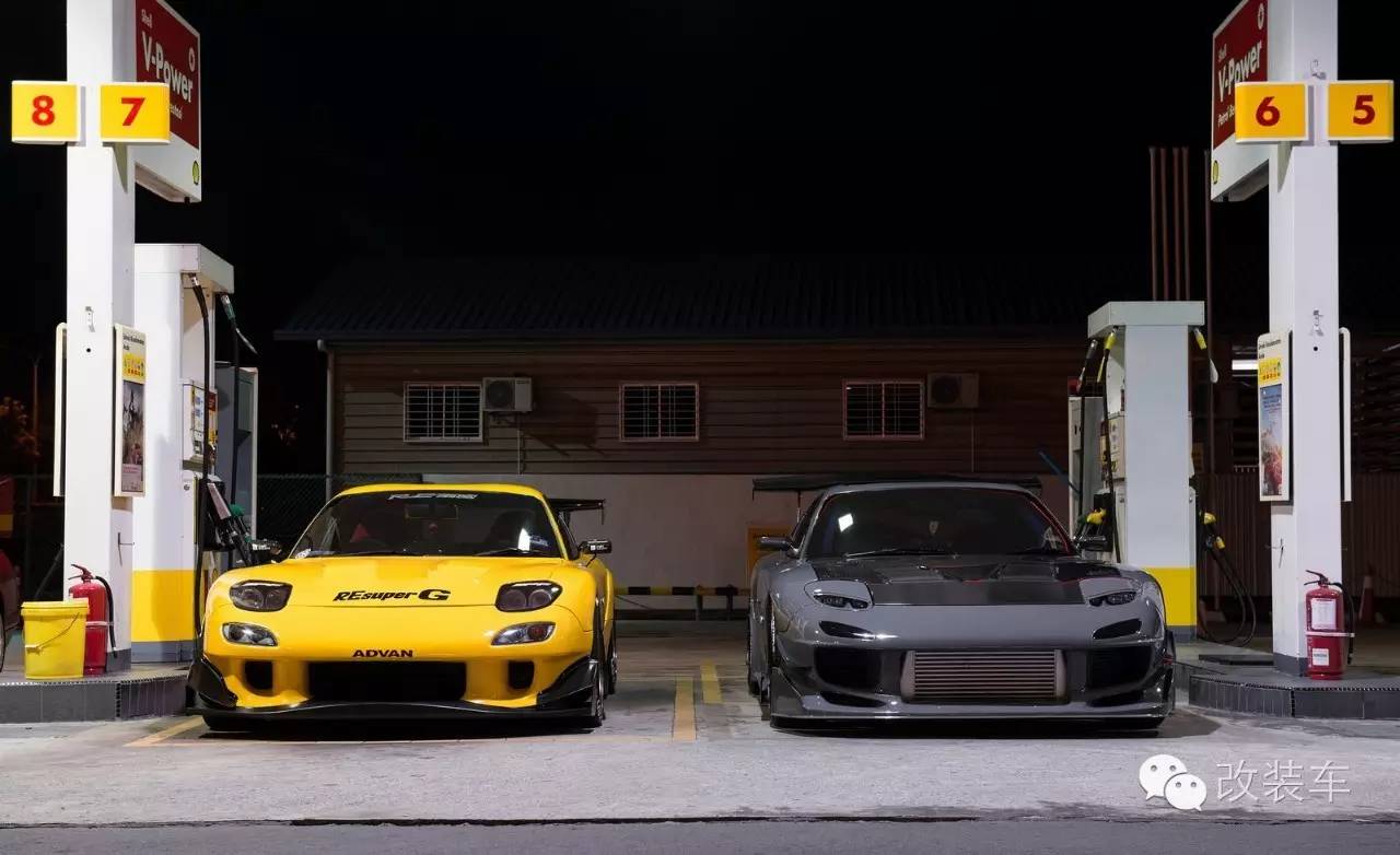 劫油不劫色,日系性能车深夜包围加油站!