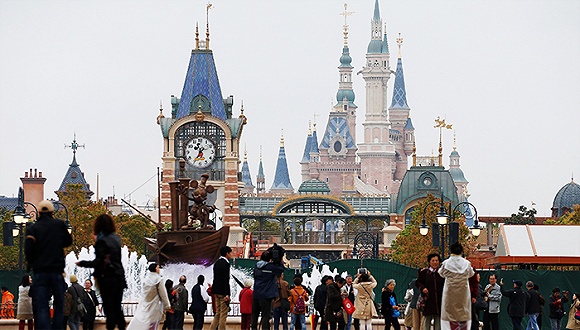 上海迪士尼6月即将开园 听听政府新闻发布会怎