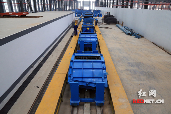 中建科技湖南公司生产出第一环地铁管片 每天