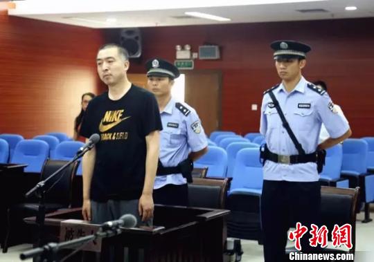 被告人李小勇接受法庭宣判。 吴凰汇 摄