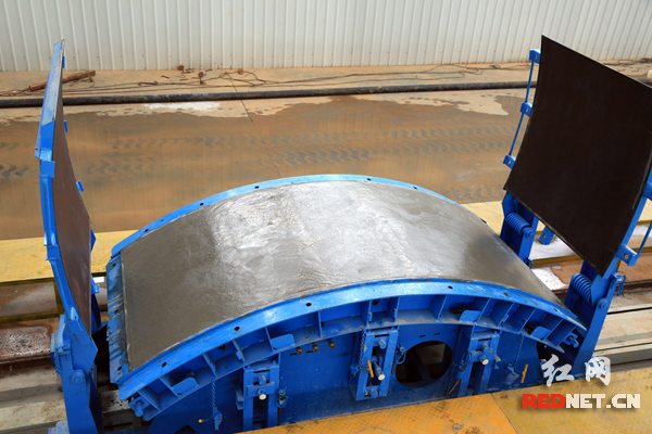 中建科技湖南公司生产出第一环地铁管片 每天