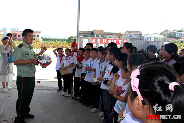 醴陵市80名小学生走进消防科普教育馆(图)