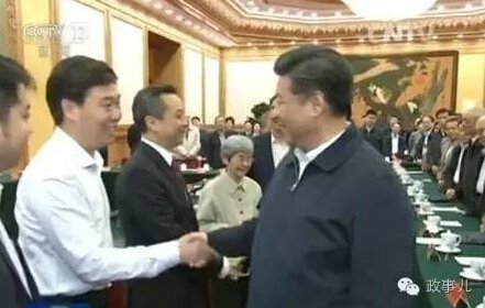 习近平与沈壮海握手