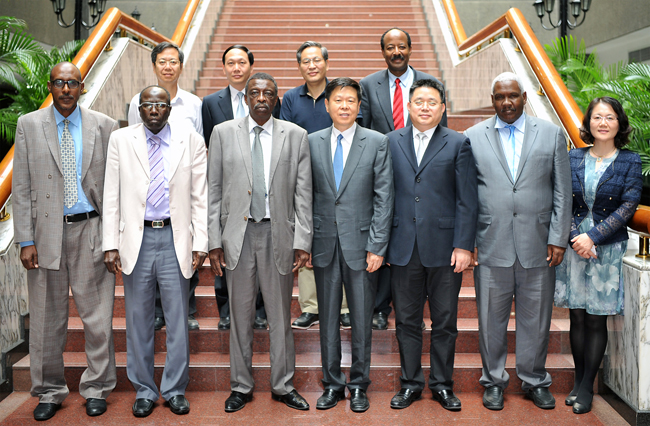 王军局长会见苏丹共和国税务局长