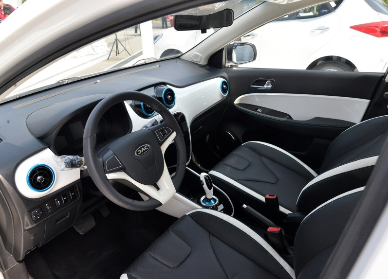 续航240公里 这款纯电动车值得考虑