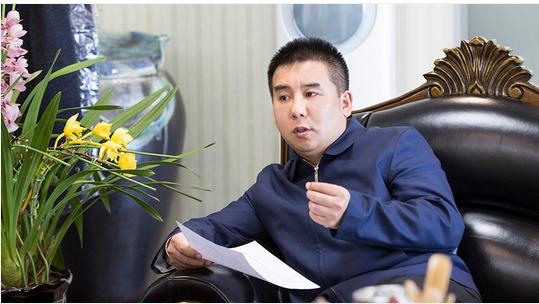 文投的老总_鸿星尔克老总图片(2)