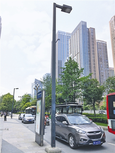 以深灰和浅灰为准果屑箱不再五颜六色