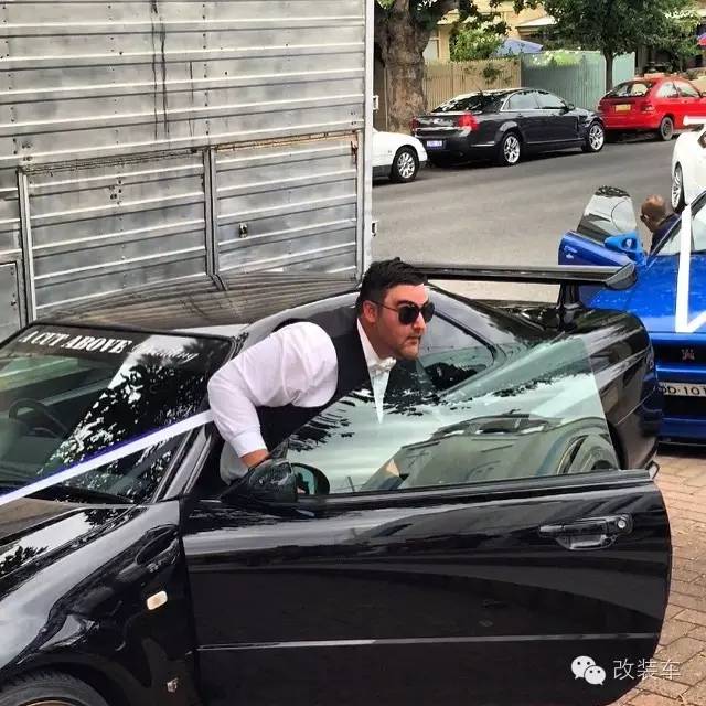 史上最有情怀的婚车队 放眼望去全是战神