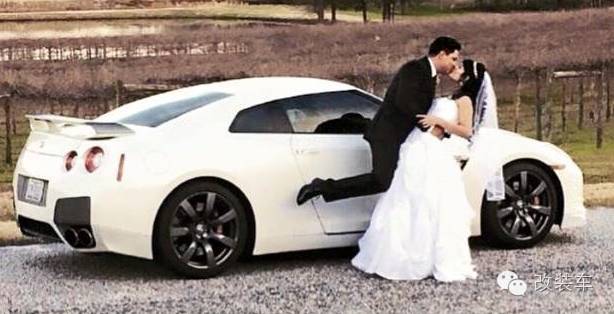 史上最有情怀的婚车队 放眼望去全是战神