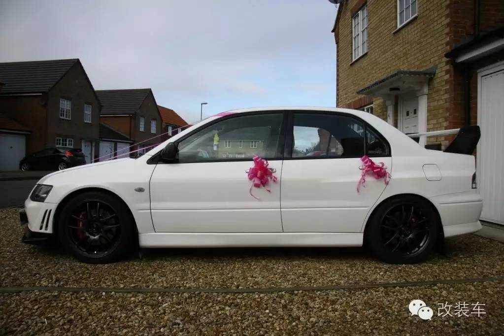 史上最有情怀的婚车队 放眼望去全是战神