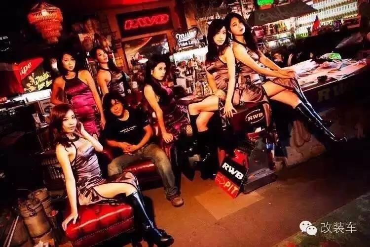 这位大师又来中国了,不认识的还以为...