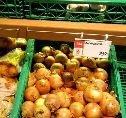 瑞士将公投 全民发钱 每月躺着都能挣1.6万|瑞