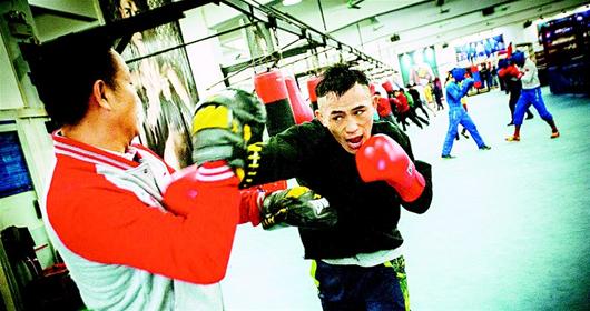 图文:刘伟亮剑 湖北拳击跨越历史