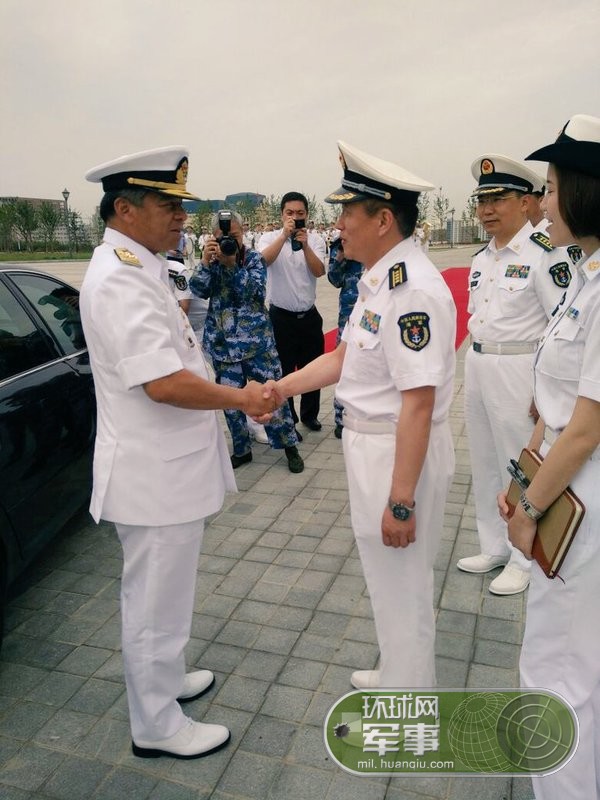 郭媛丹】《环球时报》记者27日获悉,中国首艘航母辽宁舰舰长,政委发生
