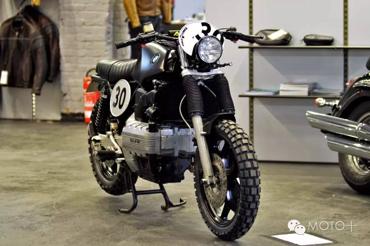 看MOTO+主页菌在德国逛摩托车装备用品店