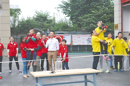 亲子智勇大闯关 父母和孩子齐学消防知识